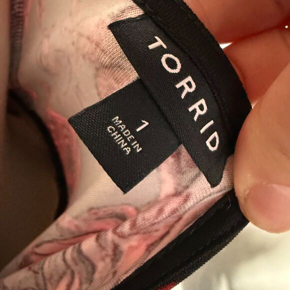 Torrid Mini Dress Size 1 (1X) Black Red Roses Sweetheart Neckline Sleeveless - Picture 8 of 10